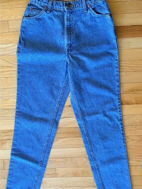 Vintage Levi's High-Rise Jeans in Medium Blue Wash